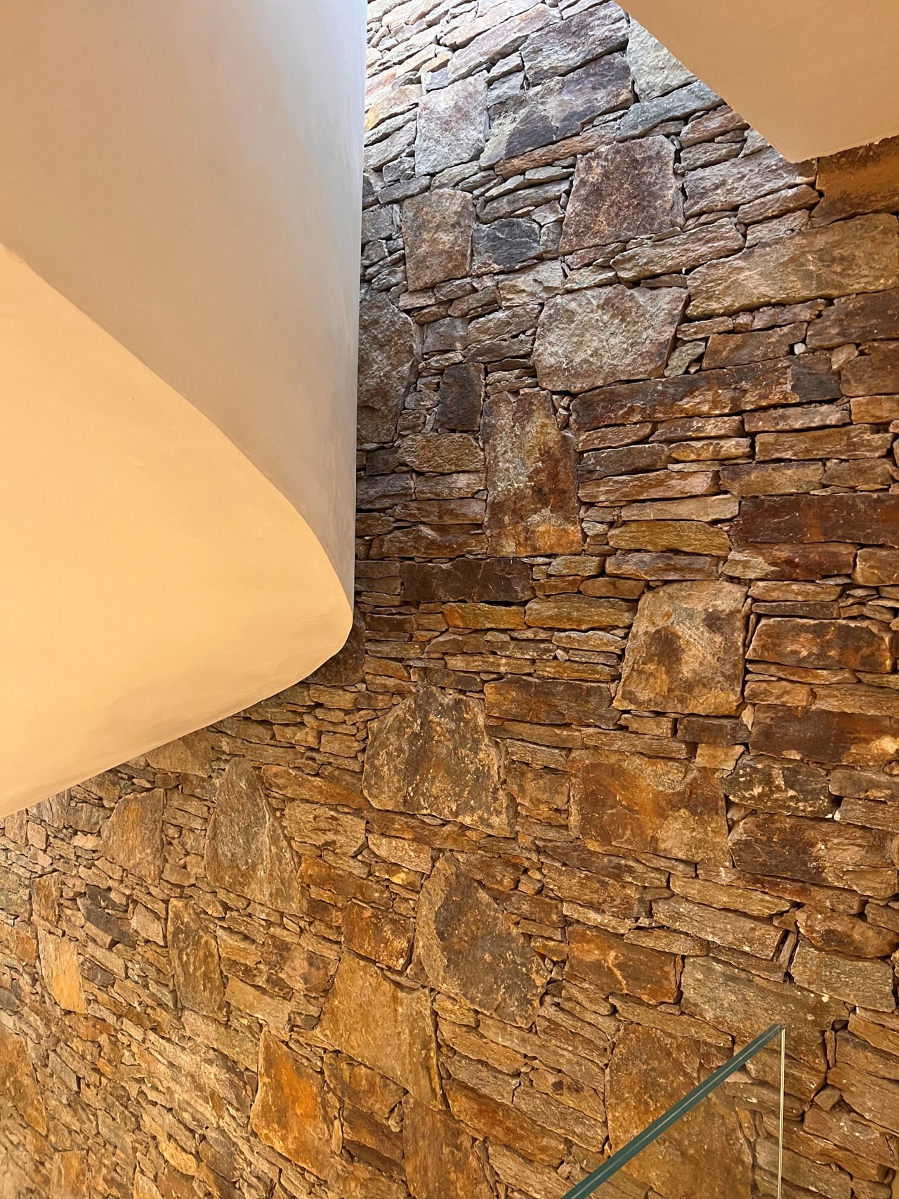 parement mural aquistone-gneiss